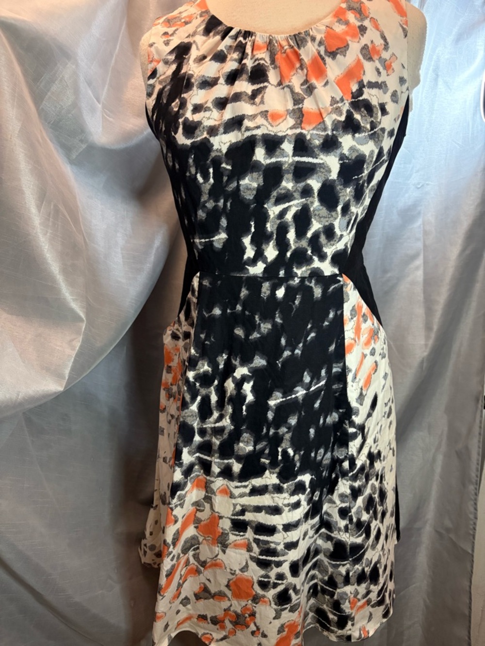 Tahari Petites. Color block . Pockets. In Printed Midi Dress